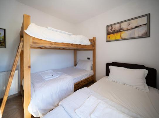 Vila Shen Maria Hotell Voskopojë Exteriör bild