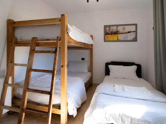 Vila Shen Maria Hotell Voskopojë Exteriör bild